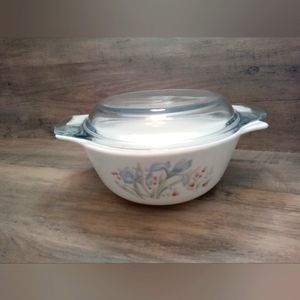 Rare Pyrex blue floral Iris, England 22B with lid 34B